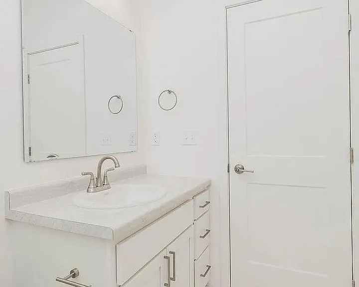 1521 Keystone Cir NE — Photo 18