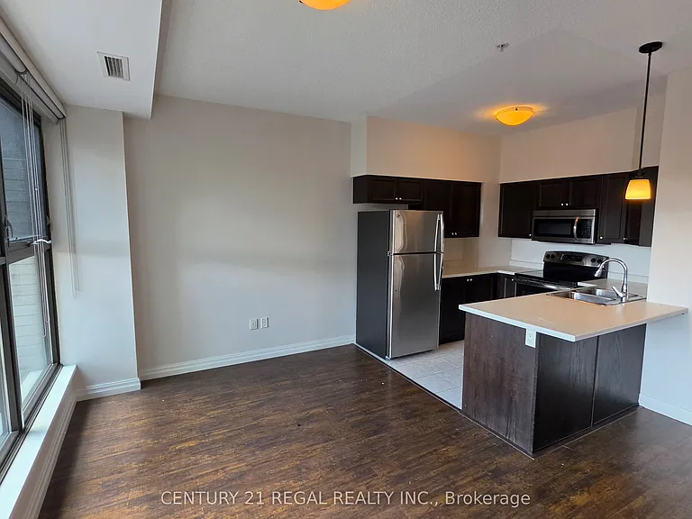 112 King St E #414 — Photo 6
