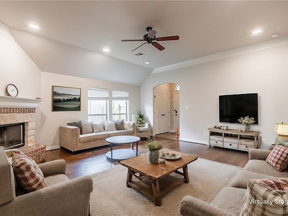 5th image of 3907 Tournay Ln