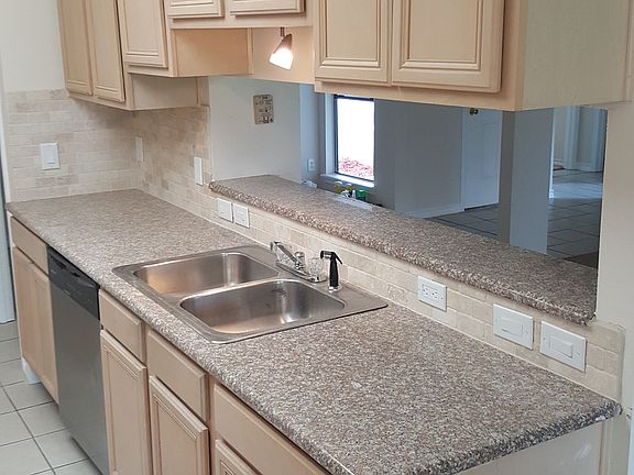 2nd image of 2817 Quebec Dr