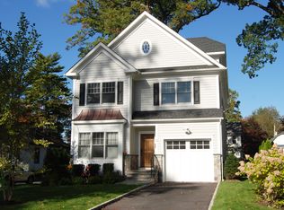 9 Hamilton Rd, Scarsdale, NY 10583