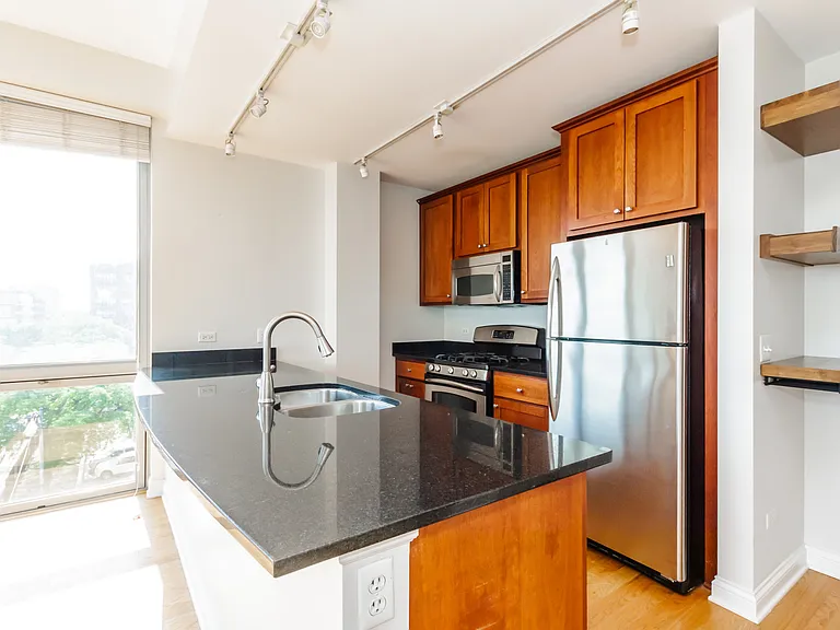 2035 S Indiana Ave #401 — Photo 6