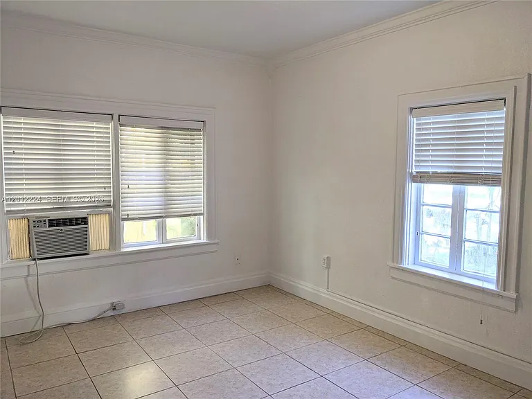124 Mendoza Ave #1 — Photo 5