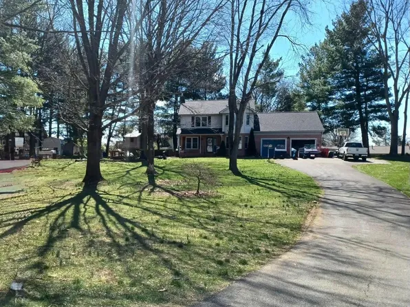 9800 Woodside Ct, Hagerstown, MD 21740