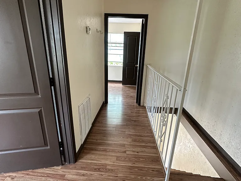 307 S Cox St #B — Photo 5