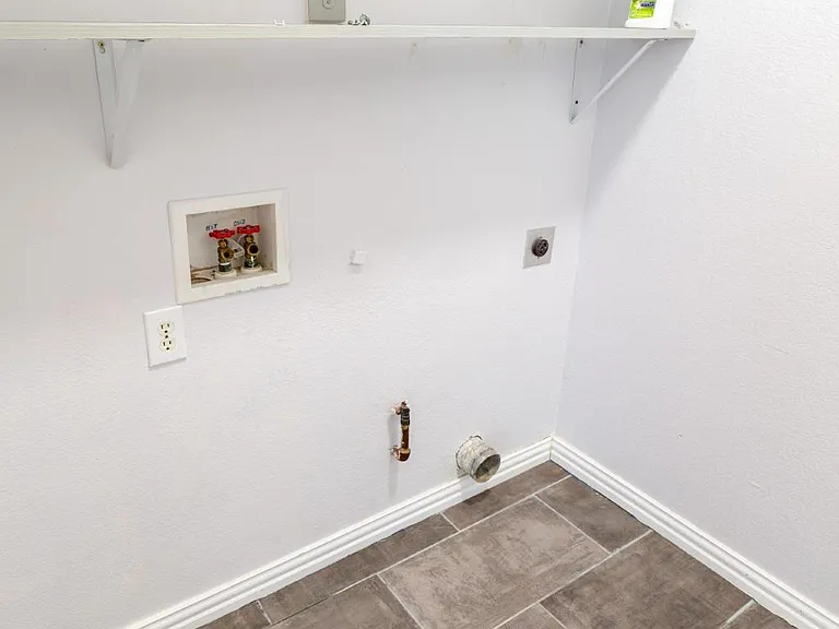 1524 Jessica Ln — Photo 23