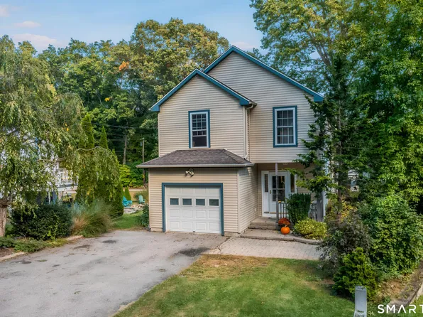 25 Oakwood Road, East Lyme, CT 06357