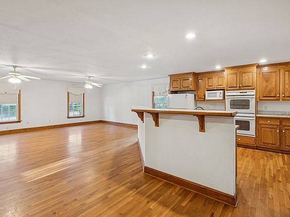 4th image of 542 Ampthill Rd