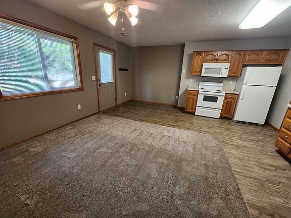 5th image of 98 Leray Ave #98