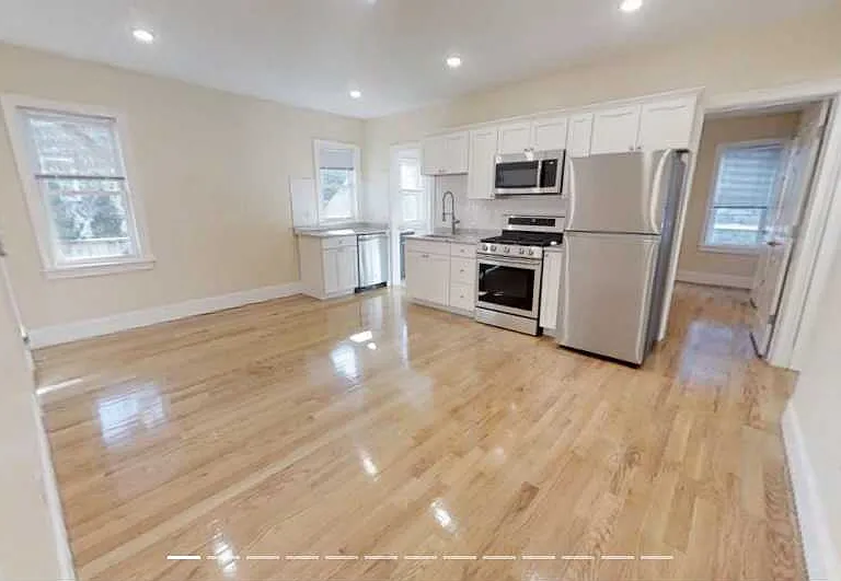 Cambridgepark Dr — Photo 1