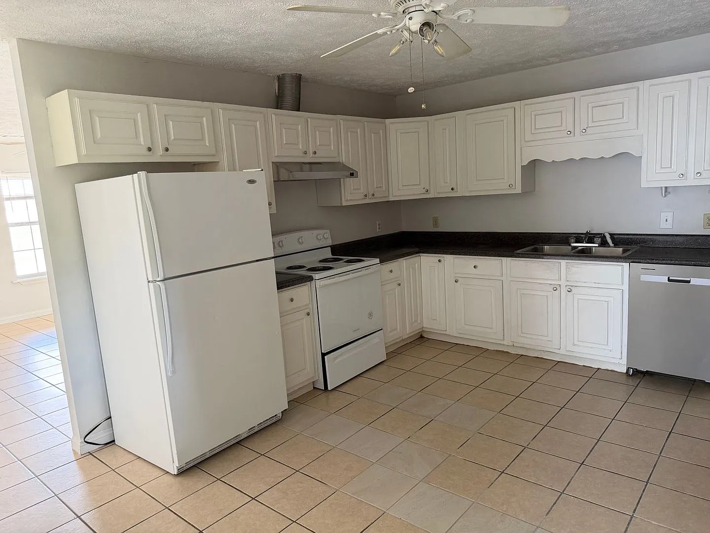 Renovated 3 Bedroom 2 Bath Home for Rent!! — Photo 4