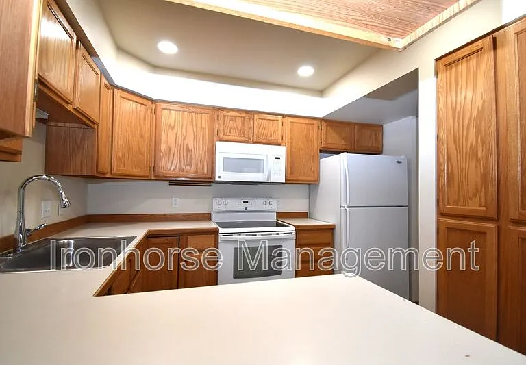 1712 W Olive St #46 — Photo 11