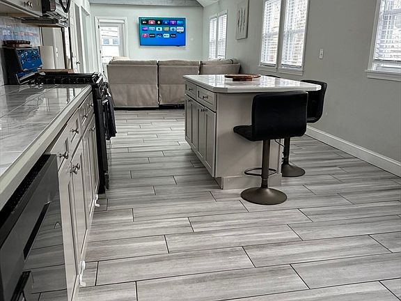 4th image of 36 Lexington Ave