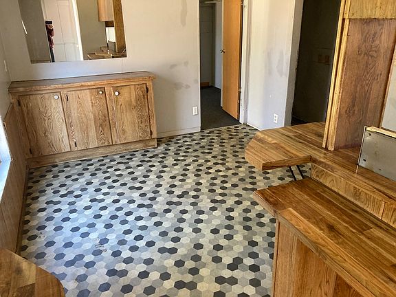4th image of 15 Cedar Ave