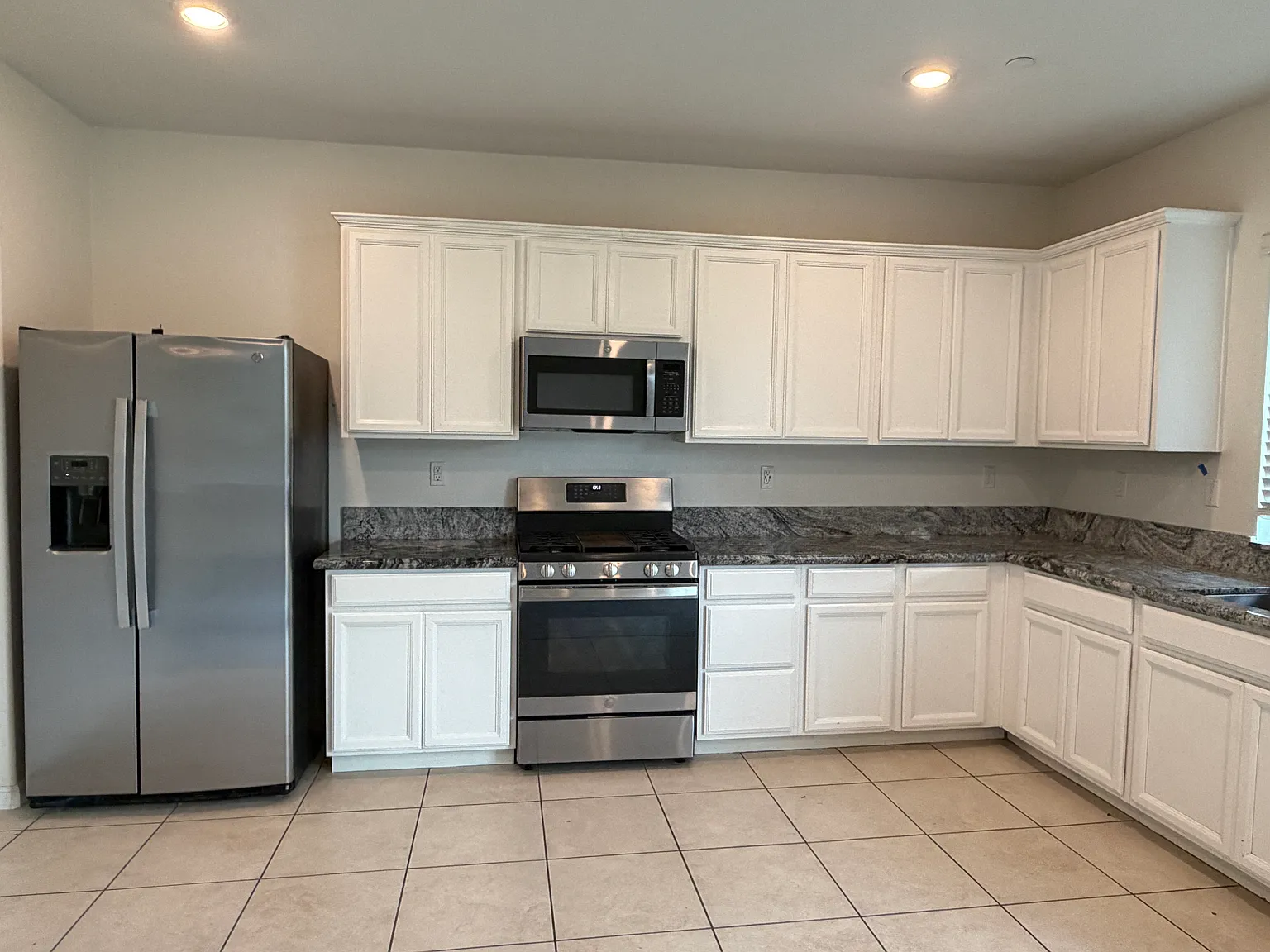 4 bed, 2184 sqft, $3,600 — Photo 2