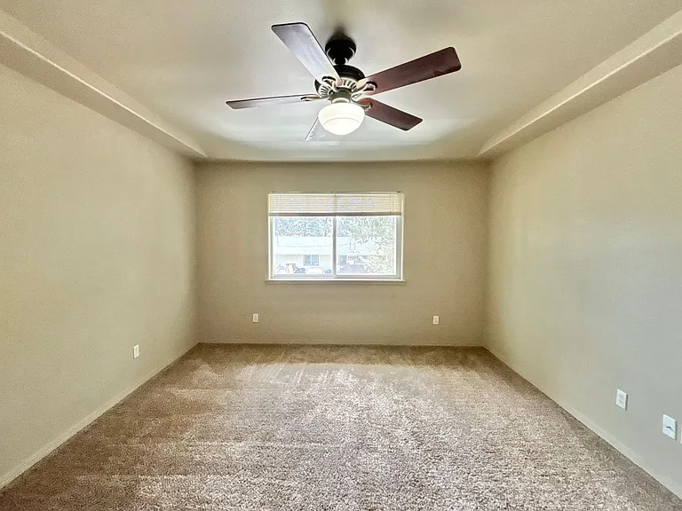14 SE McKinley Ave #1 — Photo 15