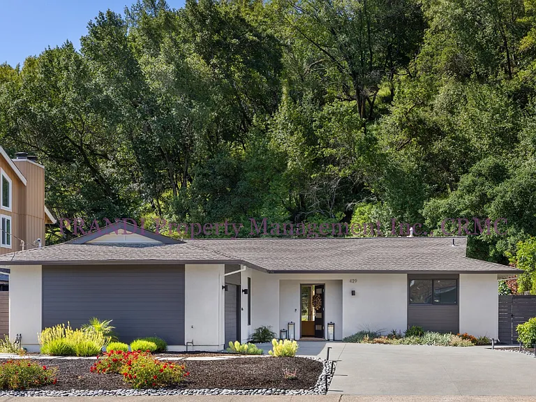 429 Blackstone Dr — Photo 22