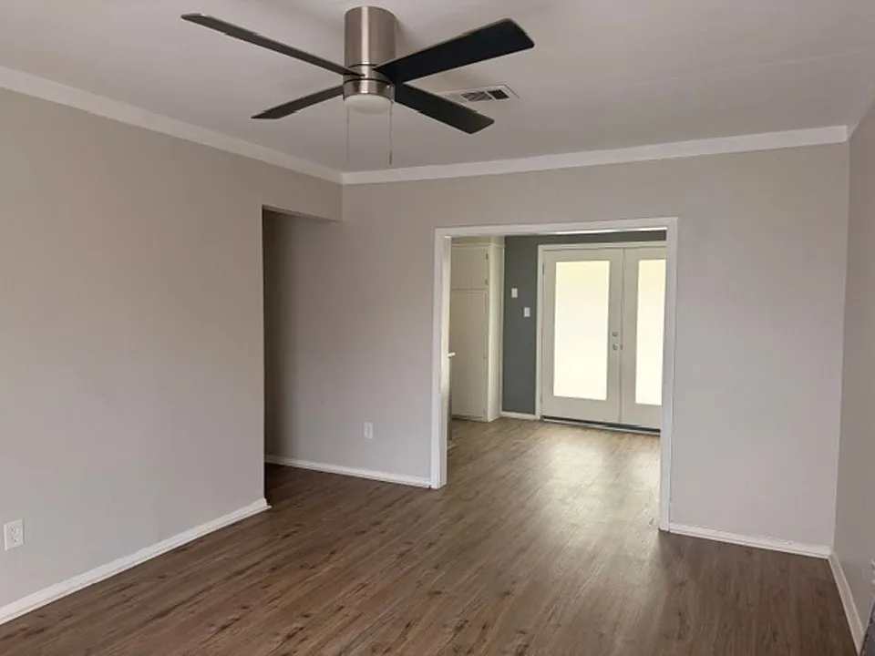 8706 Elbert Cir
