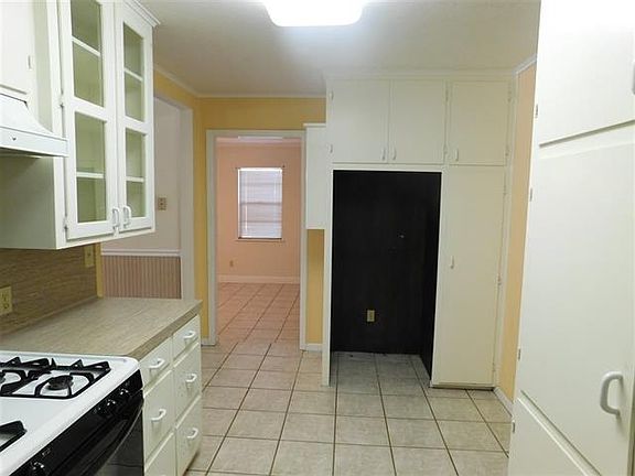 4th image of 9250 McLean St