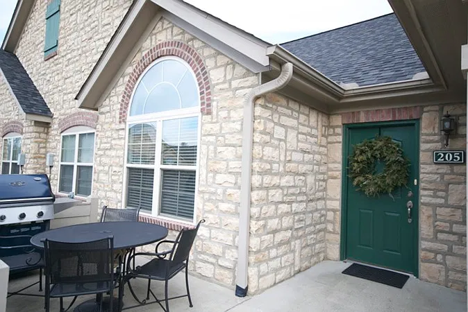 3 bed, $1,895 — Photo 2