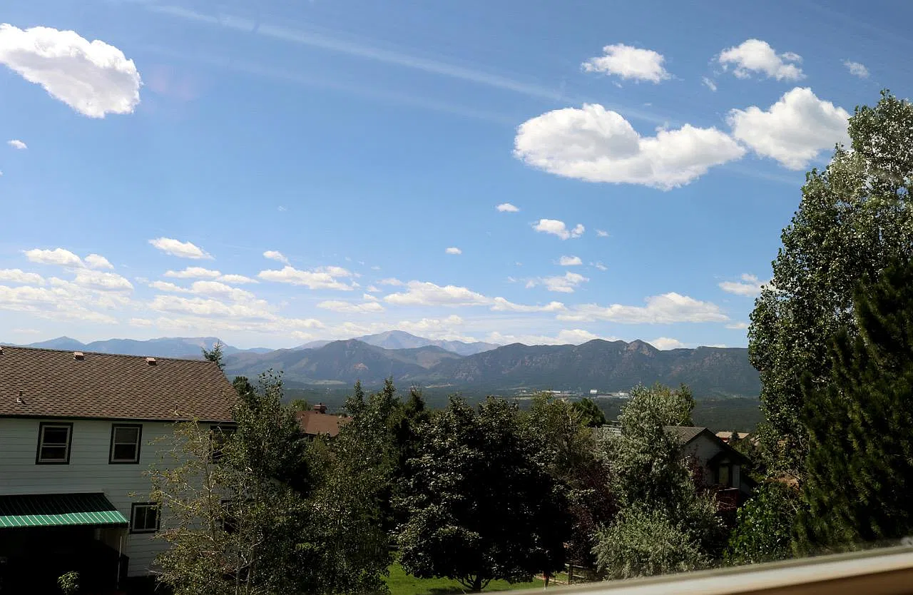 4 bed, 3.5 bath, 3109 sqft, $2,950 — Photo 4