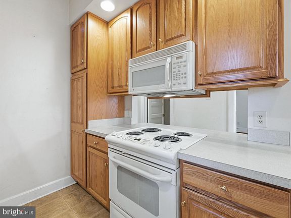 5th image of 37 W Wilson Blvd