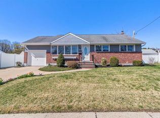 143 Haypath Rd, Old Bethpage, NY 11804