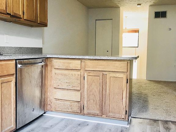 3rd image of 508 Greenhill Ct