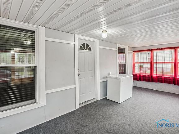 3rd image of 163 Schonhardt St
