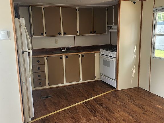5th image of 500 Pioneer Rd #48