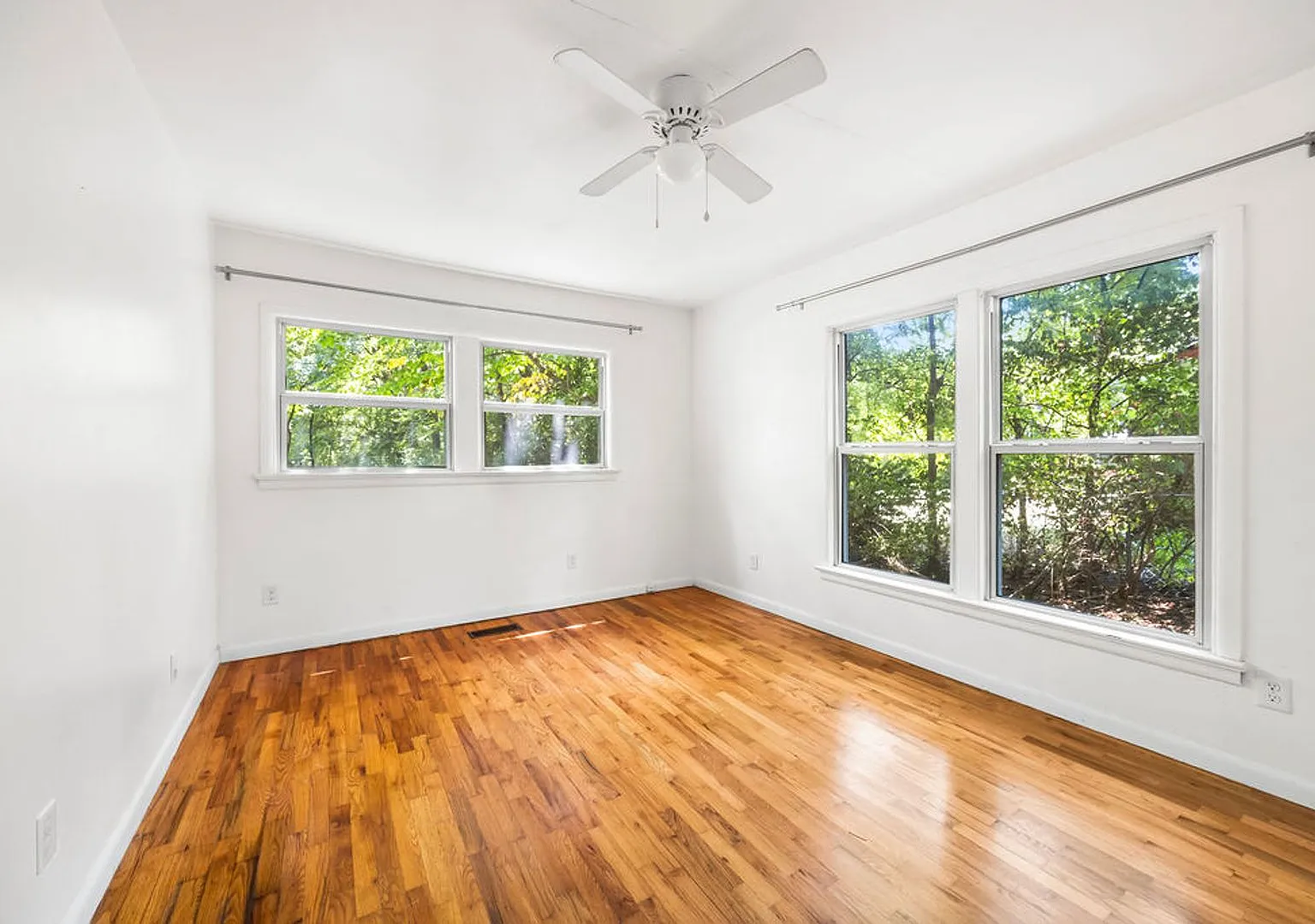 Move-in Ready! 3-Bedroom, 1.5 Bathroom Fayetteville Home on large, secluded lot — Photo 3