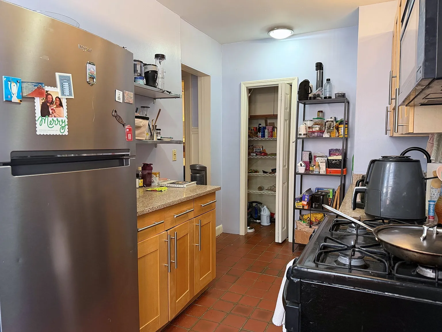 3 bed, 1.0 bath, 1000 sqft, $4,300 — Photo 2