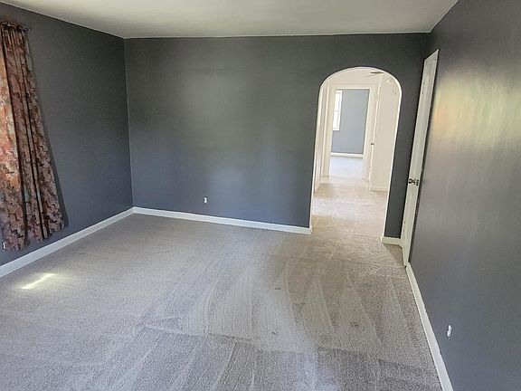 5th image of 7119 Eastlawn Dr #4
