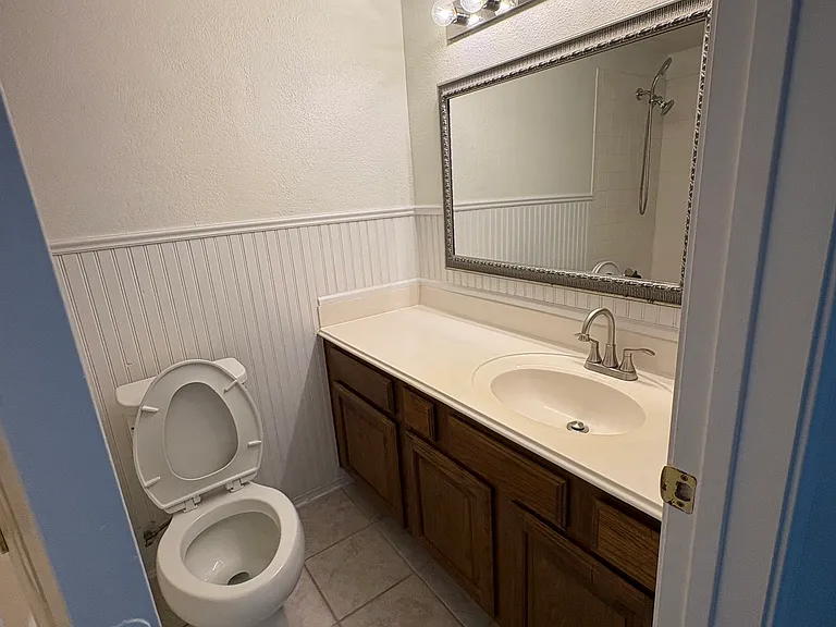 827 W Harwood Rd #E — Photo 20