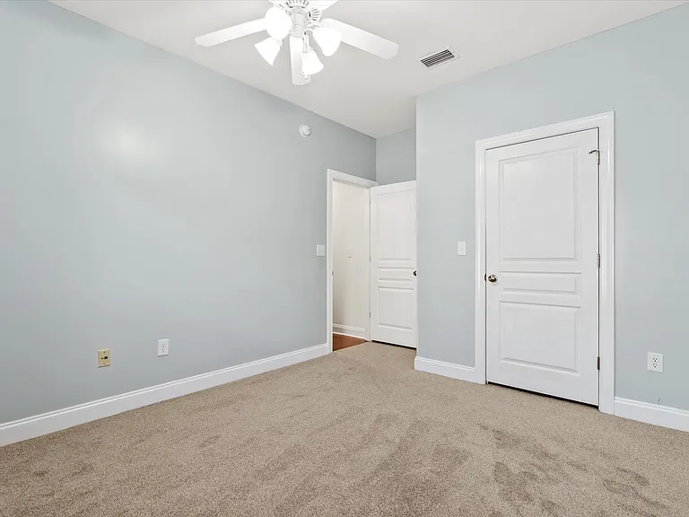 7899 Park Place Dr N — Photo 17