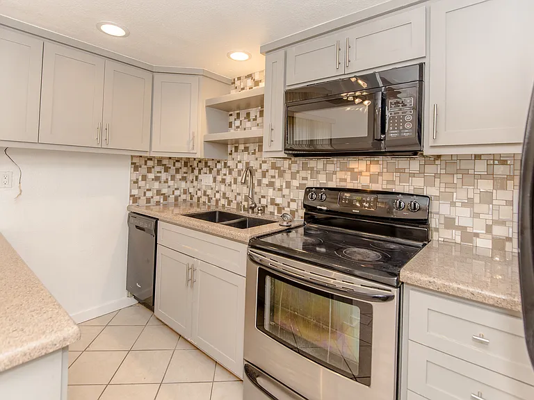 3121 Nantucket Ter — Photo 18