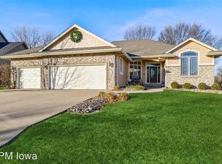 9325 Wickham Dr, Johnston, IA 50131
