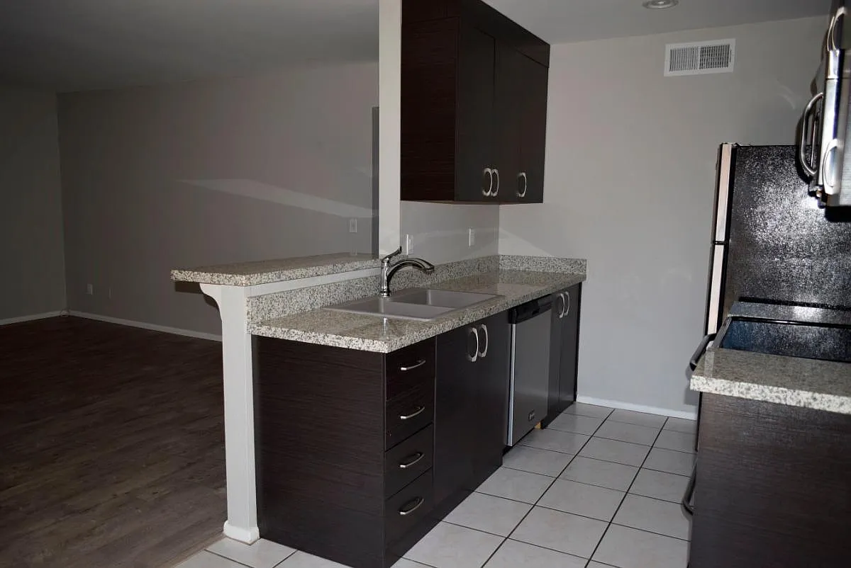 Remodeled condo in the Villages at Moon Valley! — Photo 3