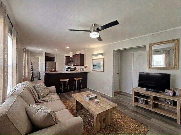 4th image of 225 Cardinal Ln #225
