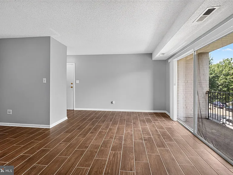 625 Chesapeake St SE #301 — Photo 17