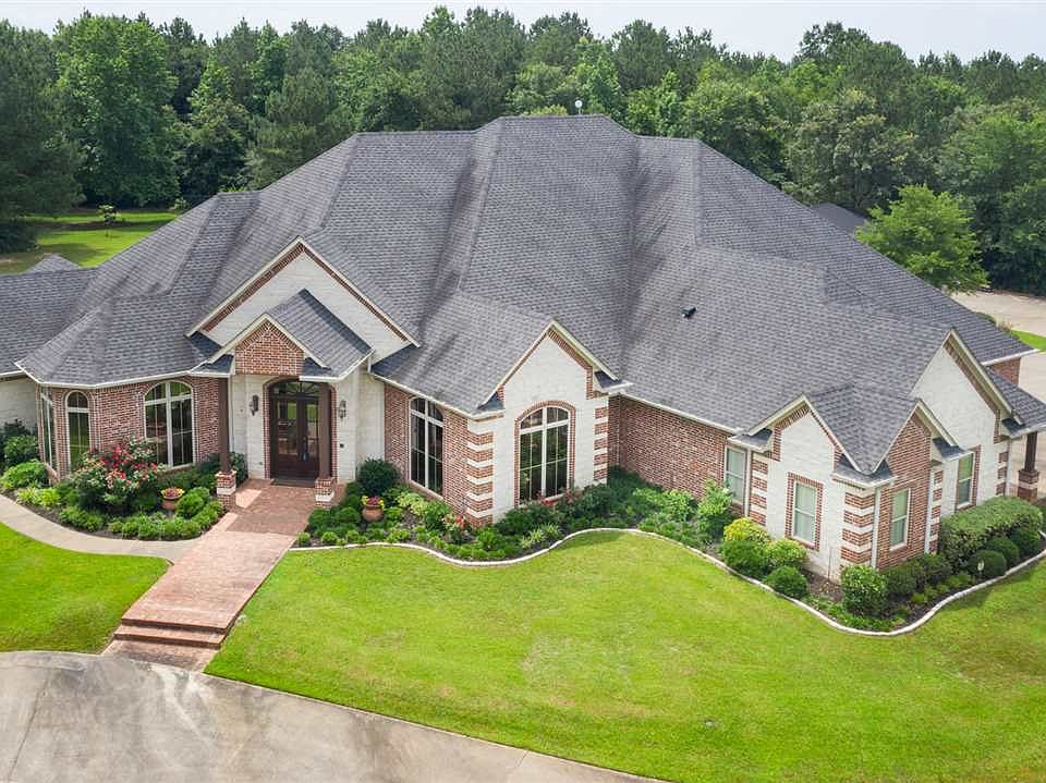 1st image of 240 Clear Lake Cir
