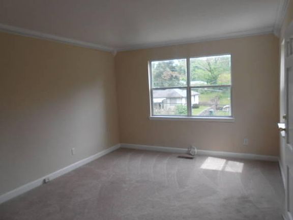 5th image of 1649 Dogwood Dr