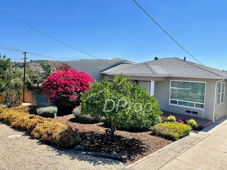 Vista Ave — Photo 1