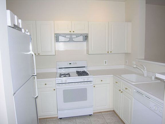 5th image of 1625 International Dr Unit 213