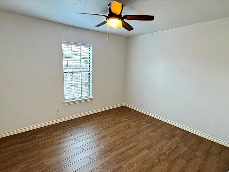 221 Hyta St — Photo 22
