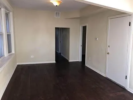 3 bed, 1000 sqft, $1,650 — Photo 1