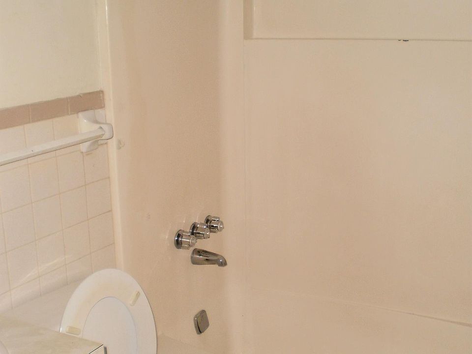 2nd image of 1416 E Ocean View Ave APT 6