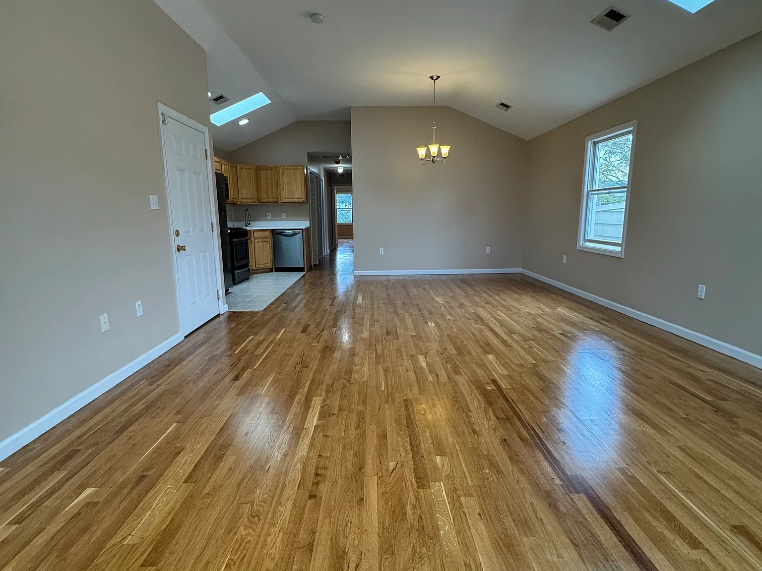 3 bed, 1200 sqft, $3,100 — Photo 1