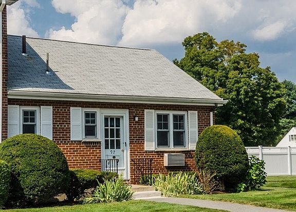 3rd image of 92 Emerson Gardens Rd #92