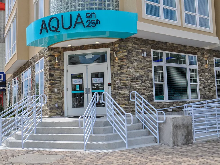 Aqua on 25th — Photo 51